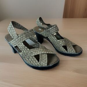 Bernie Mev Women’s Gold Heeled Strap Dress Sandals Size 36 US 5